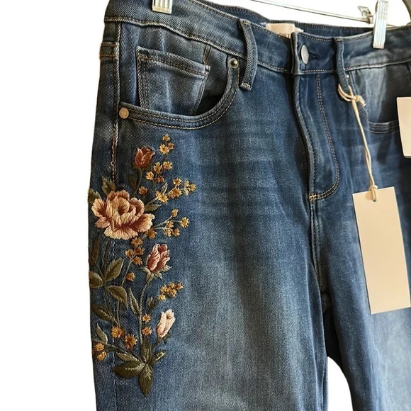 Driftwood Kelly Embroidered Flare Jeans Regular Wash Size 26 - Picture 12 of 12